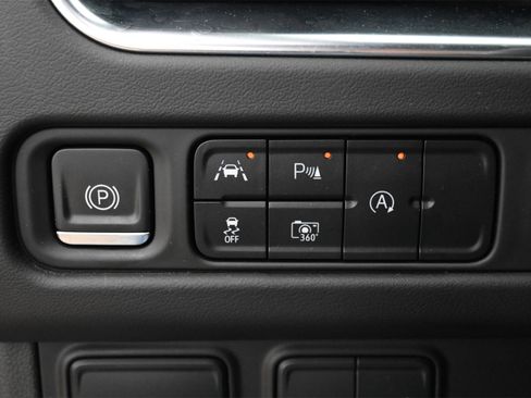 Used 2023 Chevrolet Suburban RST w/ Luxury Package image 15