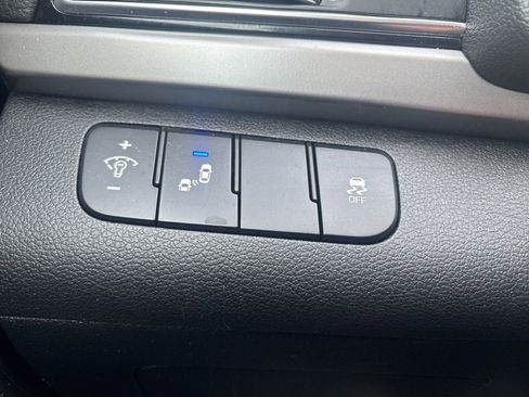 Used 2018 Hyundai Elantra Limited image 17