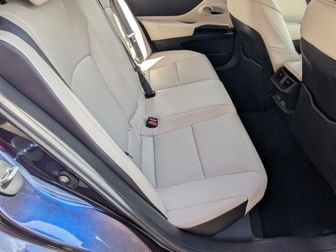 Used 2025 Lexus ES 350 w/ Premium Package FWD image 17