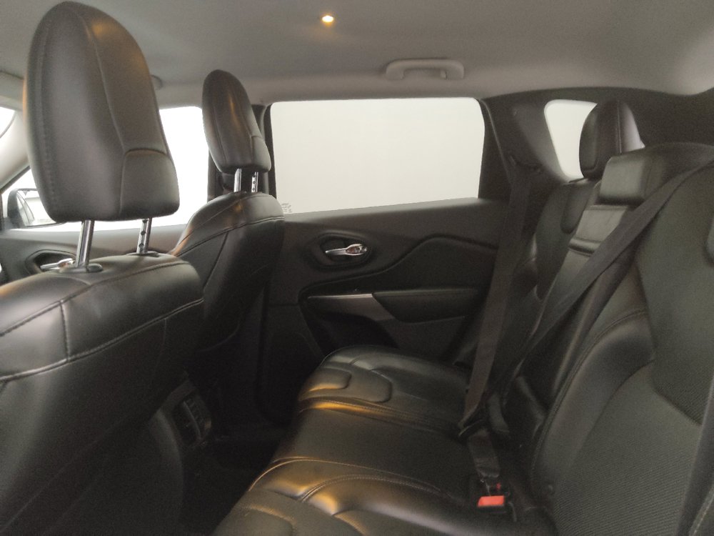 Used 2019 Jeep Cherokee Limited FWD image 18