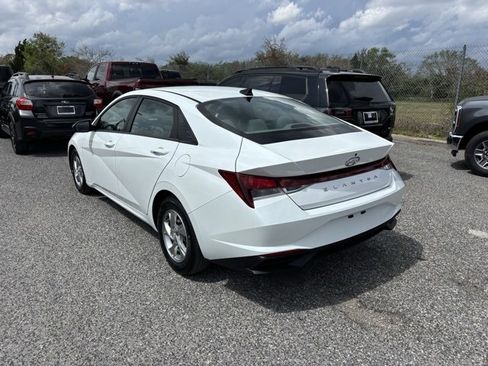 Used 2021 Hyundai Elantra SE image 4