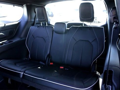 New 2026 Chrysler Pacifica Limited image 22