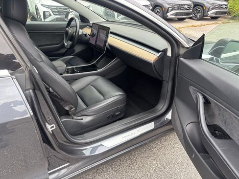 Used 2018 Tesla Model 3 Long Range RWD image 16