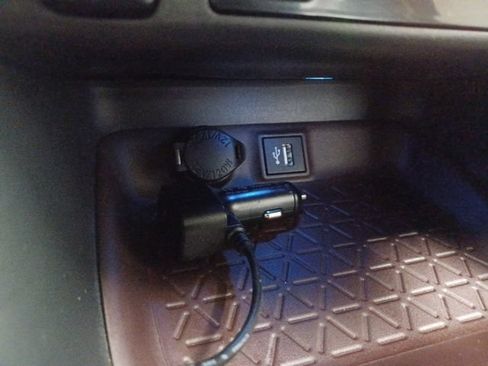 Used 2024 Toyota RAV4 Limited AWD/4WD image 29