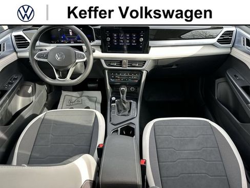 New 2026 Volkswagen Taos SE FWD image 29