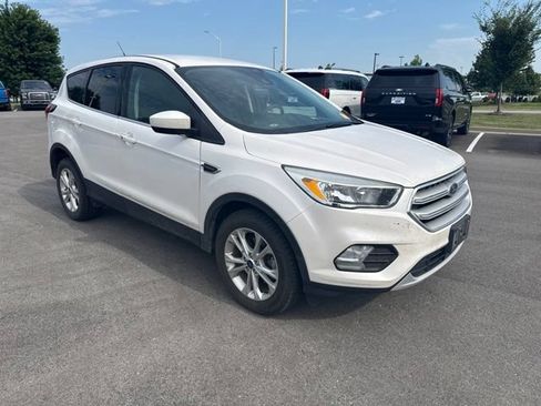 Used 2019 Ford Escape SE FWD image 1