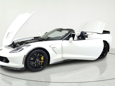 Used 2015 Chevrolet Corvette Z06 w/ 3LZ Preferred Equipment Group RWD image 9