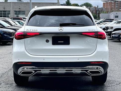 Used 2026 Mercedes-Benz GLC 300 4MATIC image 3