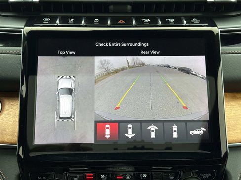 Used 2023 Jeep Grand Cherokee Summit image 5