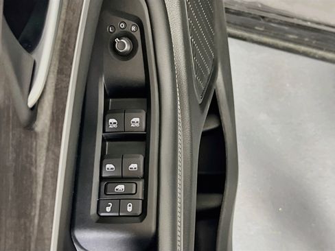 Used 2023 Jeep Grand Cherokee L Limited AWD/4WD image 18