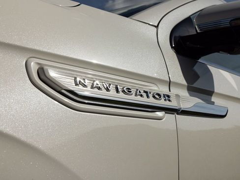 Used 2024 Lincoln Navigator L Reserve AWD/4WD image 16