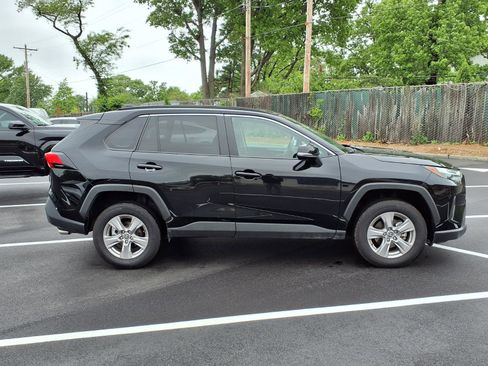 Used 2025 Toyota RAV4 XLE AWD/4WD image 2