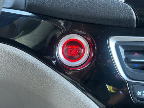 Used 2016 Honda Pilot Touring image 17