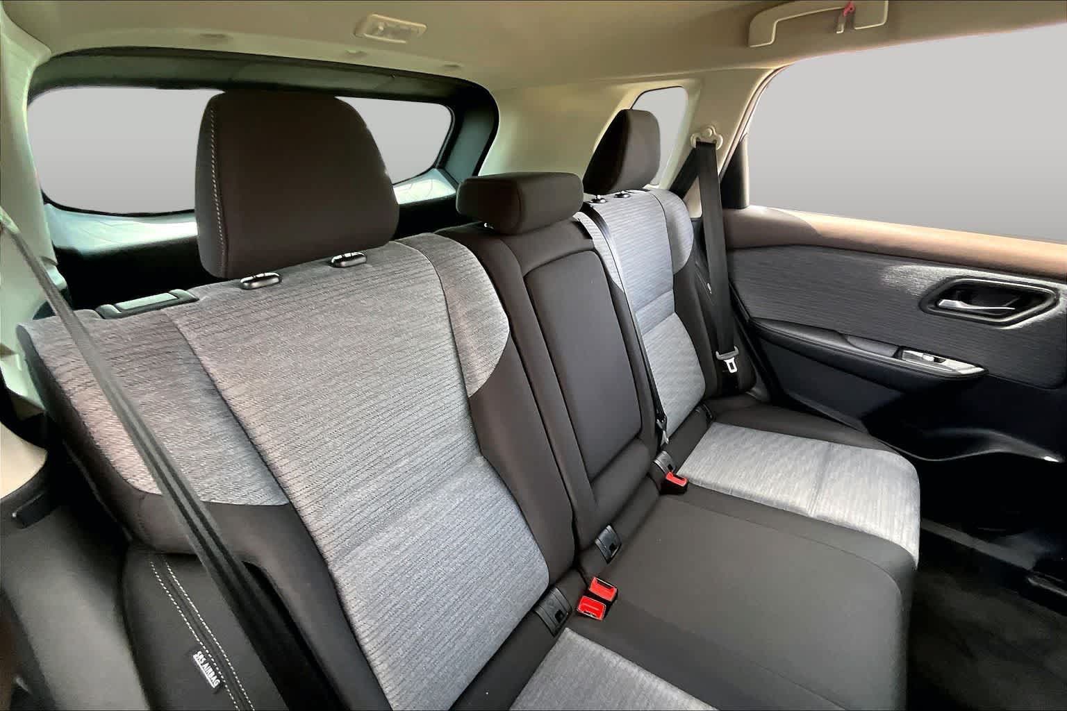 Used 2023 Nissan Rogue SV FWD image 36