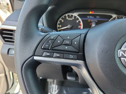 Used 2025 Nissan Altima 2.5 SV FWD image 25