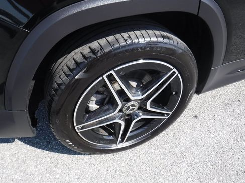 Used 2023 Mercedes-Benz GLB 250 image 4