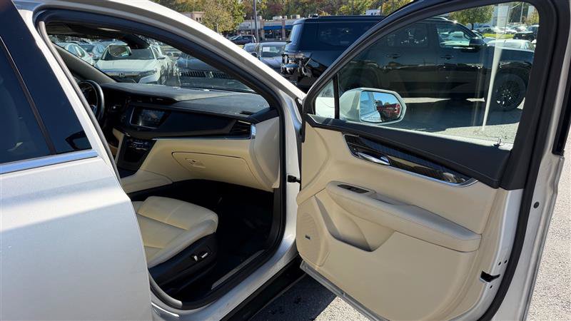 Used 2019 Cadillac XT5 FWD image 32