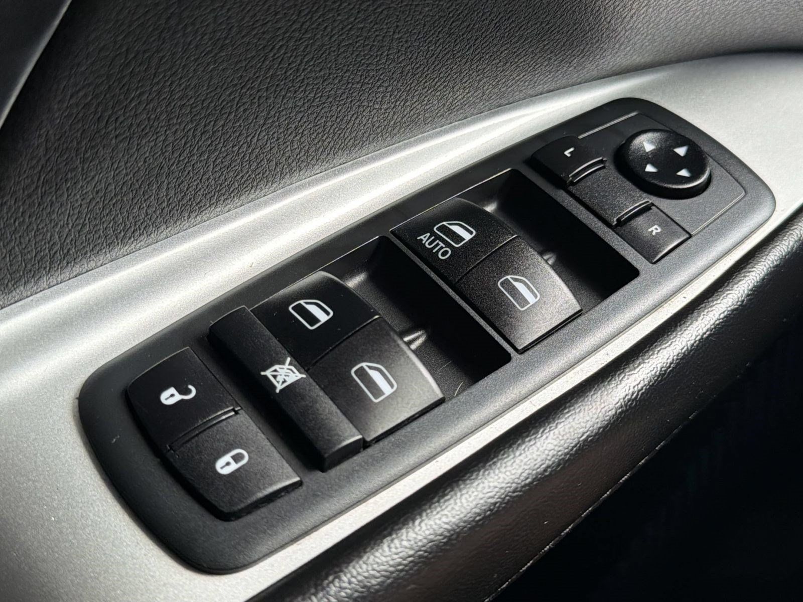 Used 2020 Dodge Journey SE w/ SE Popular Equipment Group FWD image 24