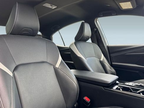 Used 2025 Toyota Camry SE image 30