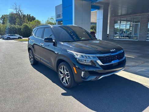 Used 2023 Kia Seltos SX w/ SX Sunroof Package image 2