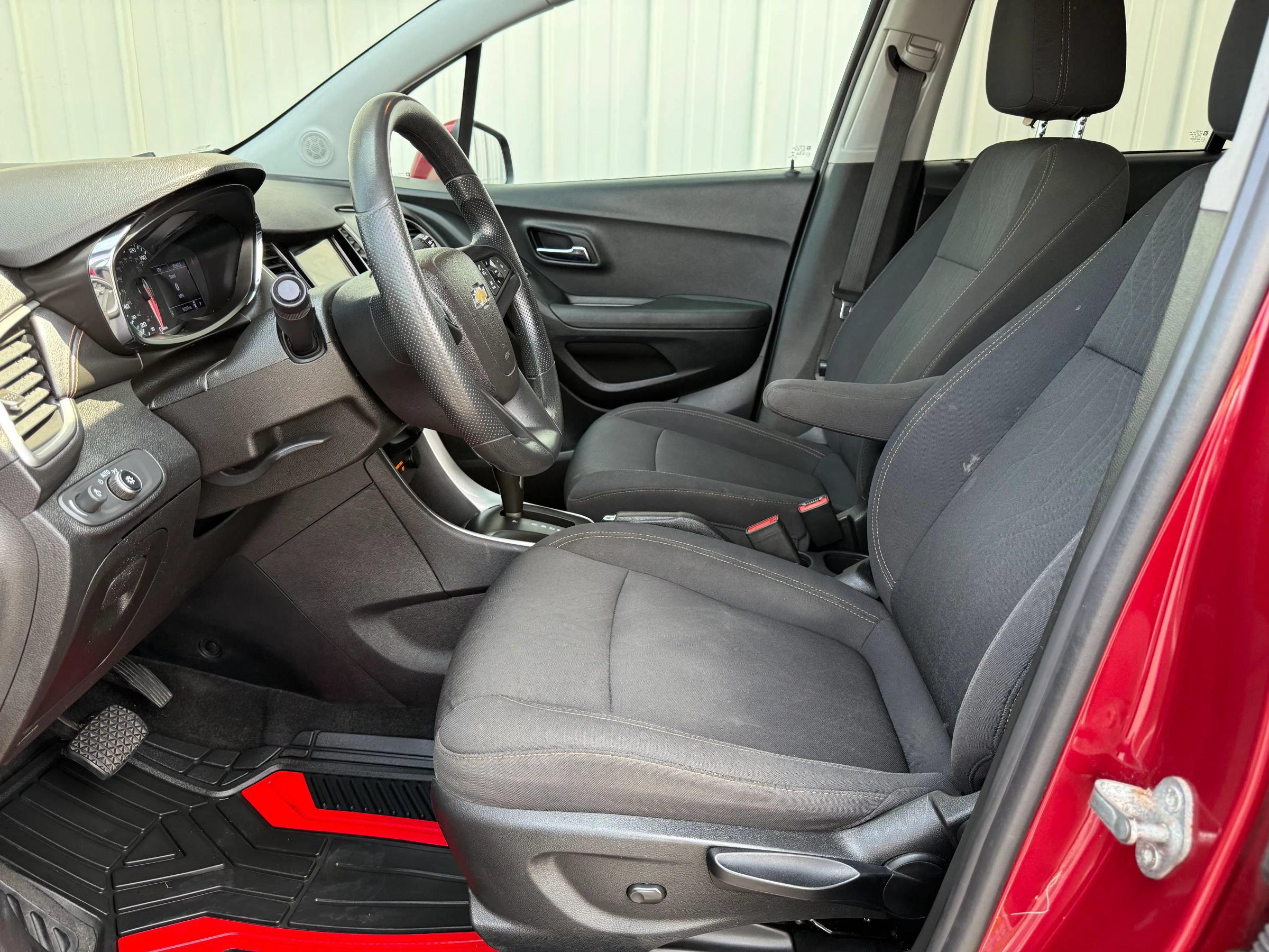 Used 2019 Chevrolet Trax LT AWD/4WD image 27