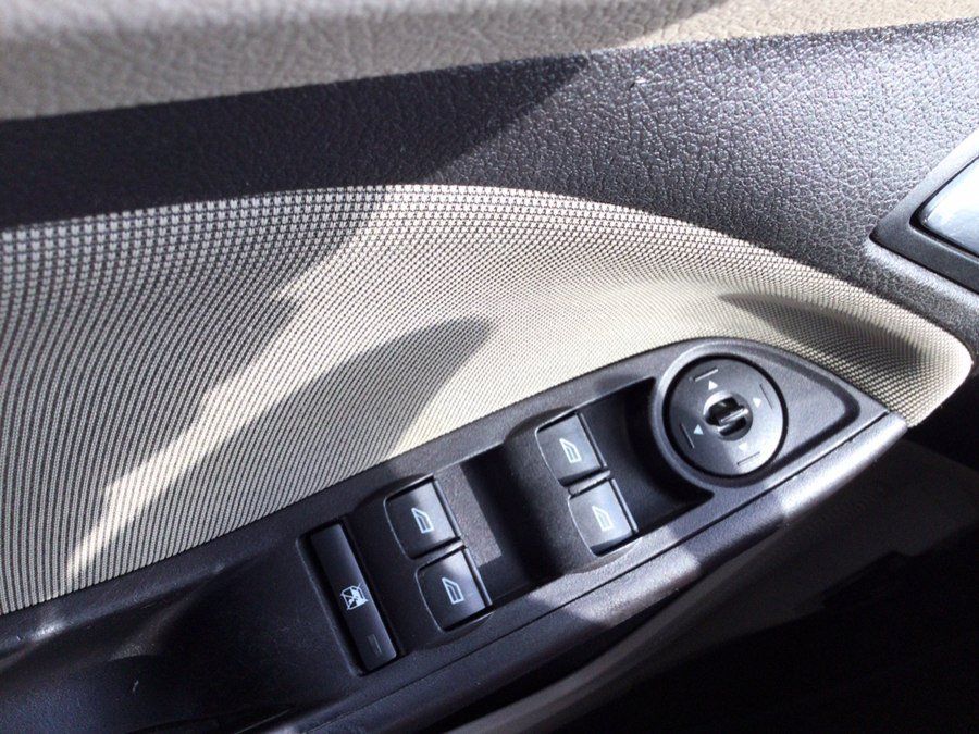 Used 2014 Ford Focus SE FWD image 34