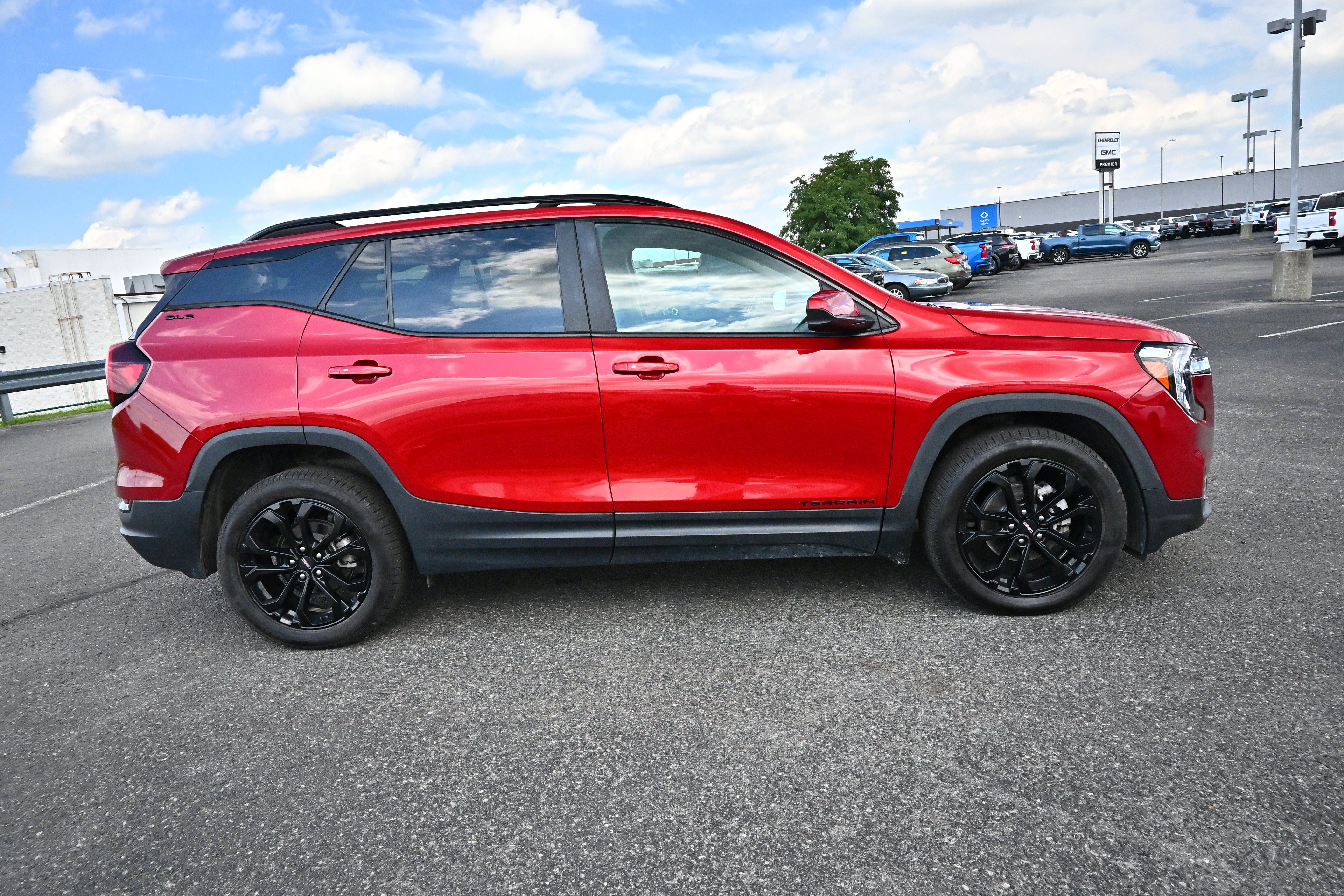 Used 2022 GMC Terrain SLE w/ Driver Convenience Package AWD/4WD image 5