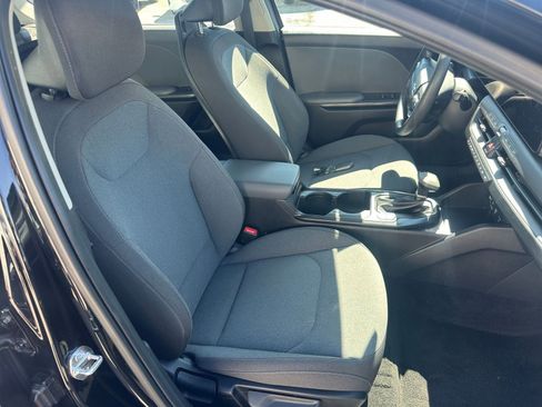 Used 2025 Kia K4 LXS image 34