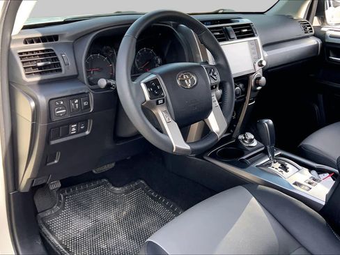 Used 2022 Toyota 4Runner SR5 Premium w/ Moonroof Package AWD/4WD image 18