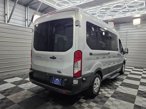 Used 2017 Ford Transit 350 XLT RWD image 4