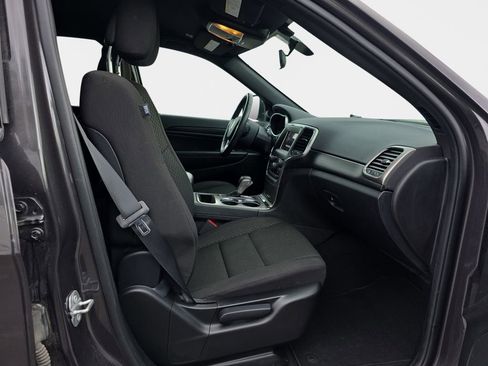 Used 2021 Jeep Grand Cherokee Laredo image 18