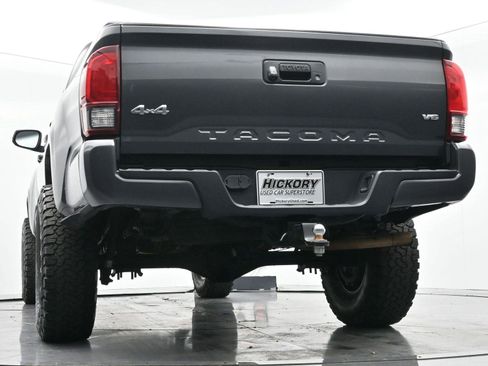 Used 2020 Toyota Tacoma TRD Sport image 45