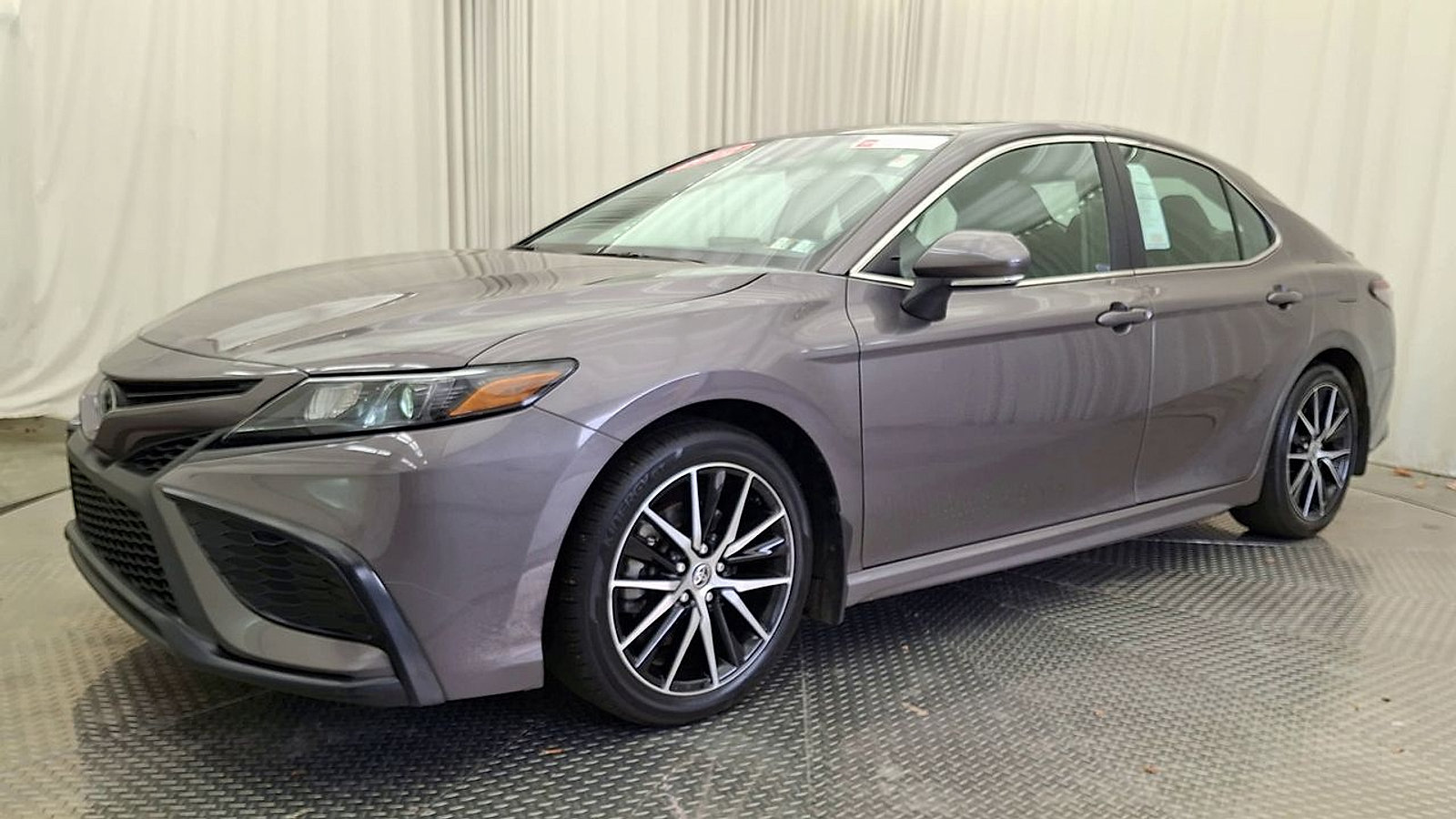 Certified 2022 Toyota Camry SE w/ Cold Weather Package AWD/4WD image 11