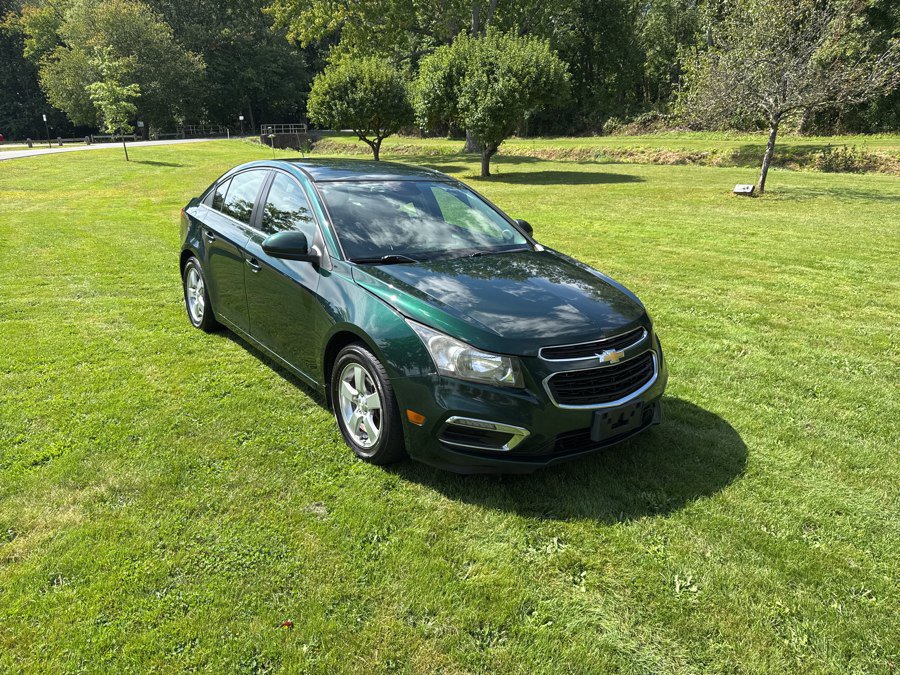Used 2015 Chevrolet Cruze LT w/ Technology Package FWD image 1