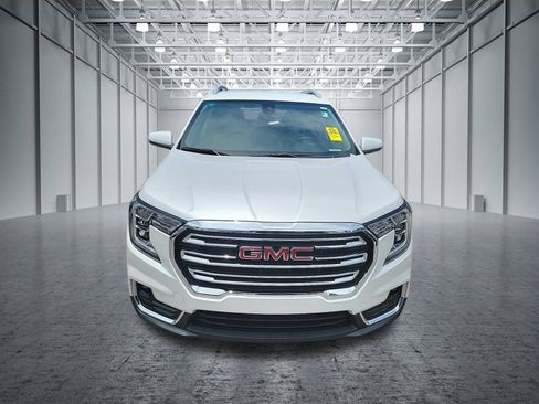 Used 2023 GMC Terrain SLT w/ LPO, Floor Liner Package FWD image 3