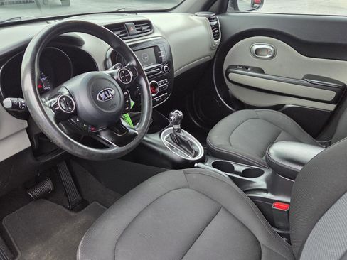 Used 2017 Kia Soul + image 11