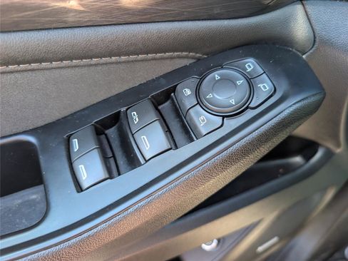 Used 2023 Chevrolet Traverse High Country image 28