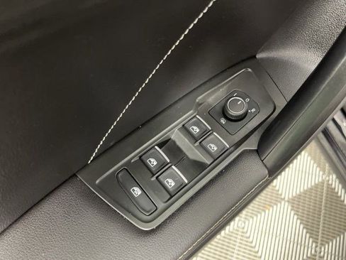 Used 2023 Volkswagen Tiguan SE image 29