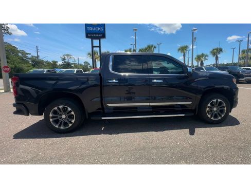 Used 2023 Chevrolet Silverado 1500 High Country w/ Technology Package AWD/4WD image 9