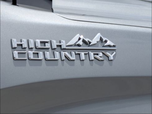 Used 2025 Chevrolet Silverado 1500 High Country AWD/4WD image 14