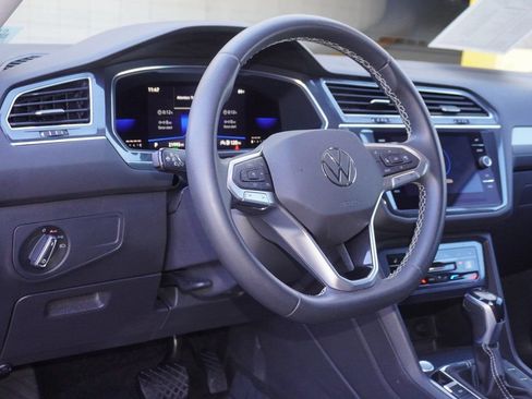 Used 2023 Volkswagen Tiguan SE image 14