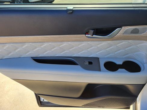 Used 2022 Hyundai Palisade Calligraphy image 19