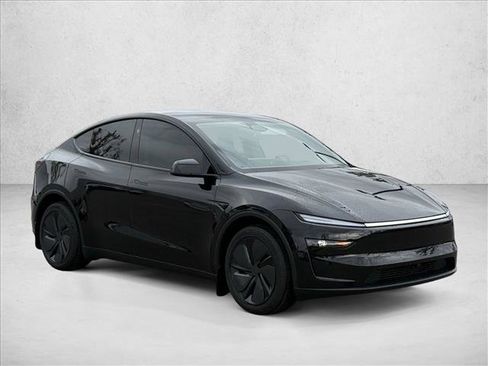 Used 2026 Tesla Model Y 2WD image 3