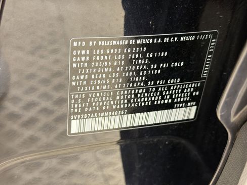 Used 2022 Volkswagen Tiguan SE w/ Panoramic Sunroof Package image 17