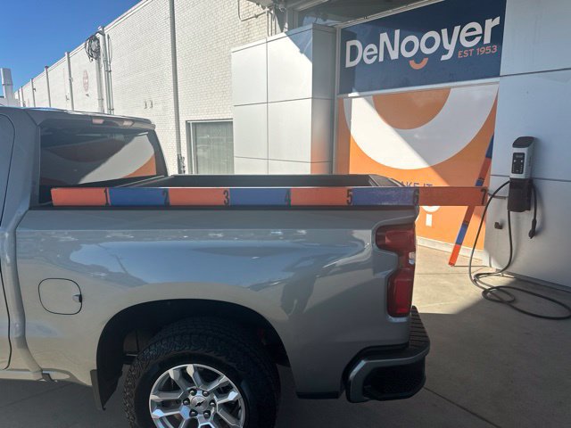 Used 2023 Chevrolet Silverado 1500 RST AWD/4WD image 17