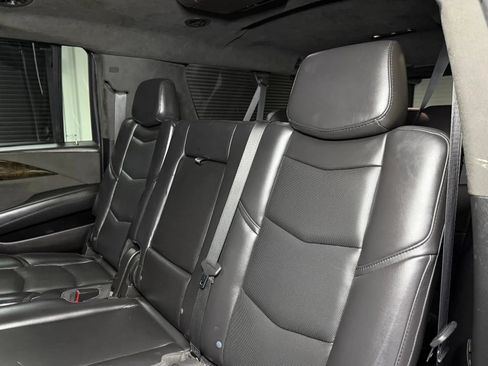 Used 2020 Cadillac Escalade ESV Platinum AWD/4WD image 23