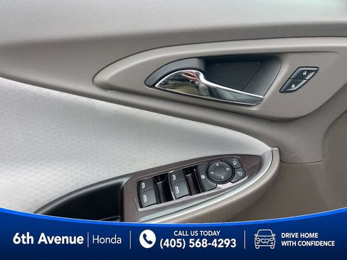 Used 2025 Chevrolet Malibu LT FWD image 12
