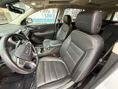 Used 2021 GMC Acadia Denali w/ Denali Ultimate Package image 8