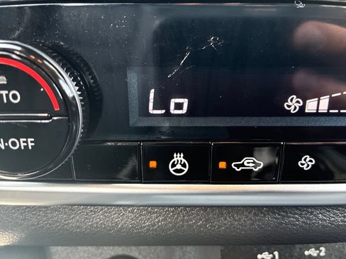 Used 2025 Nissan Rogue SL AWD/4WD image 27