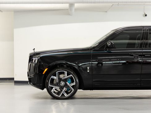 Certified 2025 Rolls-Royce Cullinan Black Badge AWD/4WD image 12